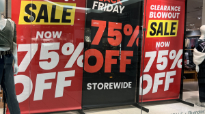 Người dân thế giới xếp hàng chờ mua đồ dịp Black Friday